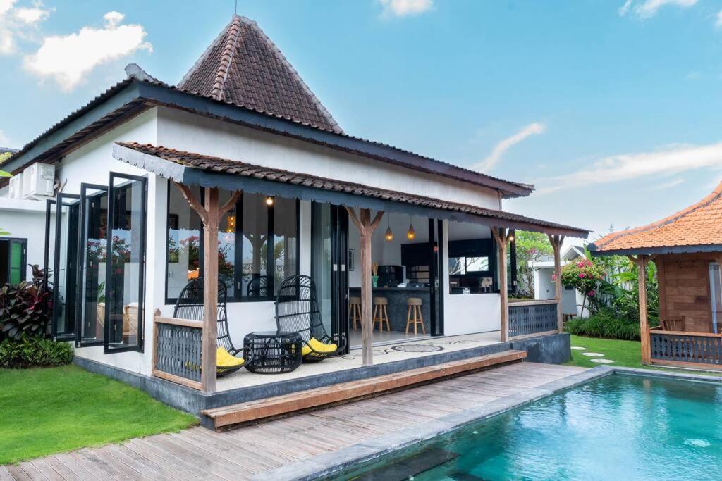 Berawa Canggu Stylish Joglo 3 Bedrooms Private Villa With Private Pool ภายนอก รูปภาพ